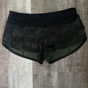Lululemon size 6 speed up running short